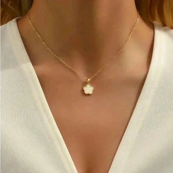 ⚠️Clearance White Floral Charm Necklace Yellow Gold - Picture 2 of 4